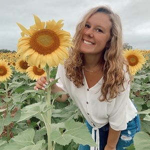 Meet your Posher, Abigail